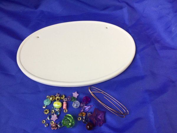 Ovales Schild mit Draht und Perlen Set, 23 x 15 cm
