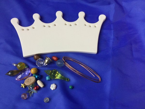 Kronenschild mit Draht und Perlen Set